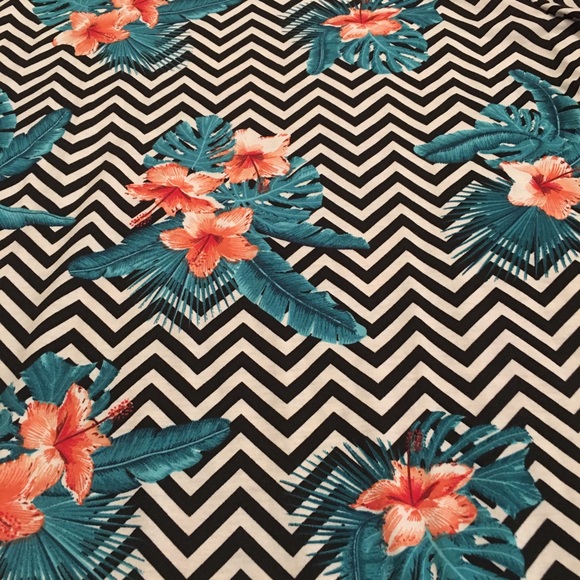 LuLaRoe Long Sleeve Lynnae Floral and Chevron Top - Picture 2 of 3